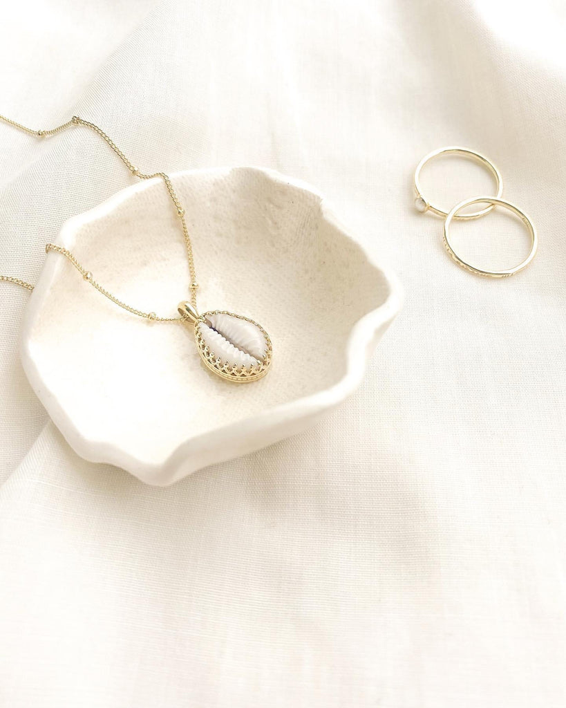 Clay white trinket shell