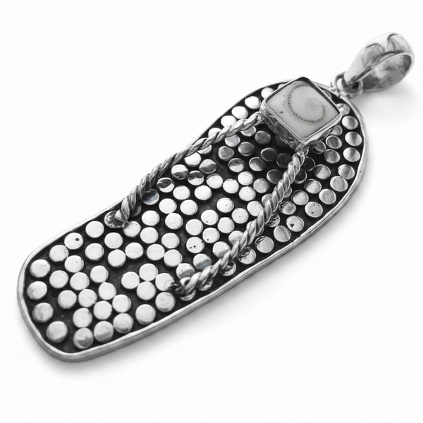 Thong Silver Dotted Pendant with Shell Center