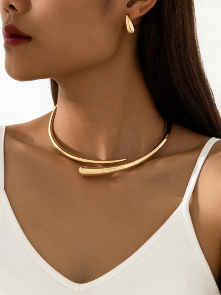 Gold Single Layer Simple And Stylish Alloy Stud Collar