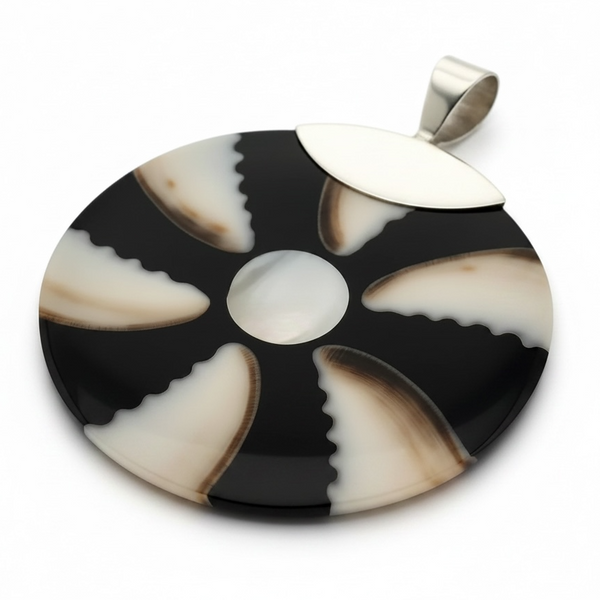 Shell Round .925 sterling silver pendant