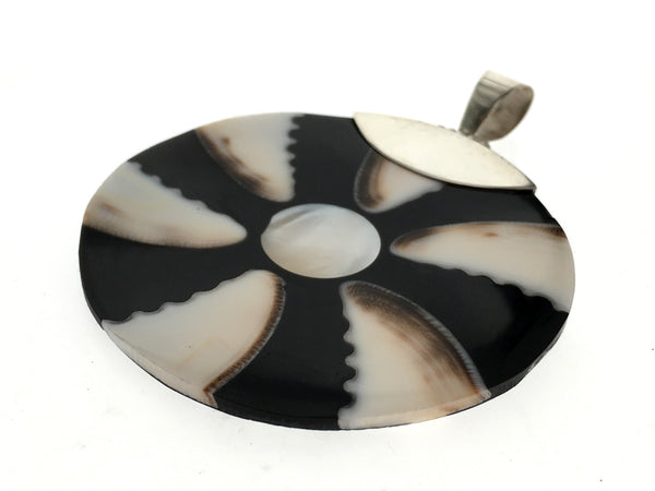Shell Round .925 sterling silver pendant